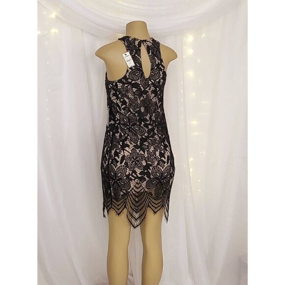 Express lace dress - Picture 4 of 7
